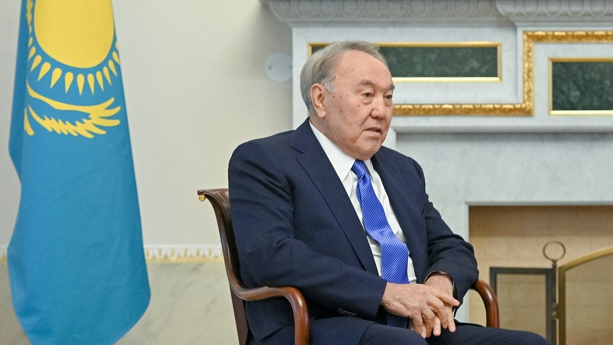 Kazachstán opustil bývalý vládce Nazarbajev i s dcerami a jejich rodinami